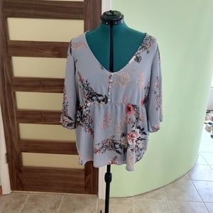 Blue floral Torrid peplum top 1x
